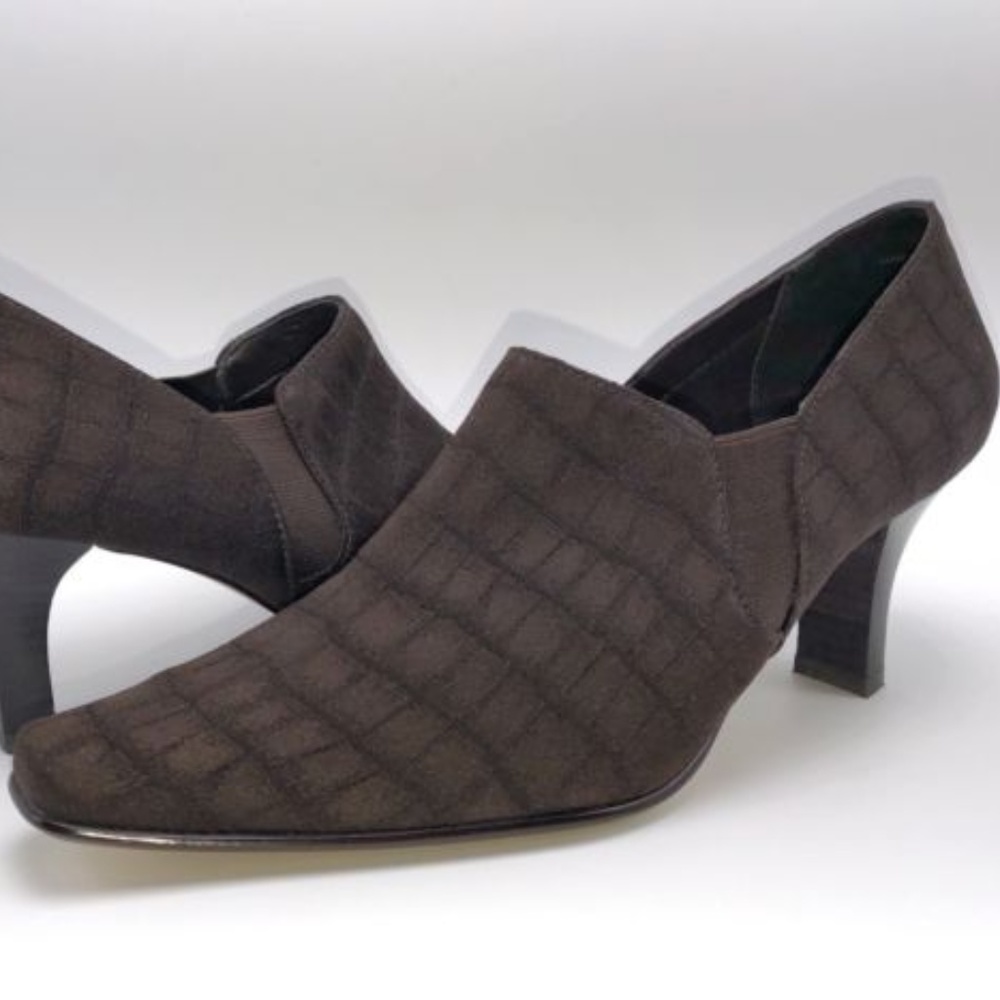 LIZ CLAIBORNE~Brown Croc Stretch Jacquard Booties